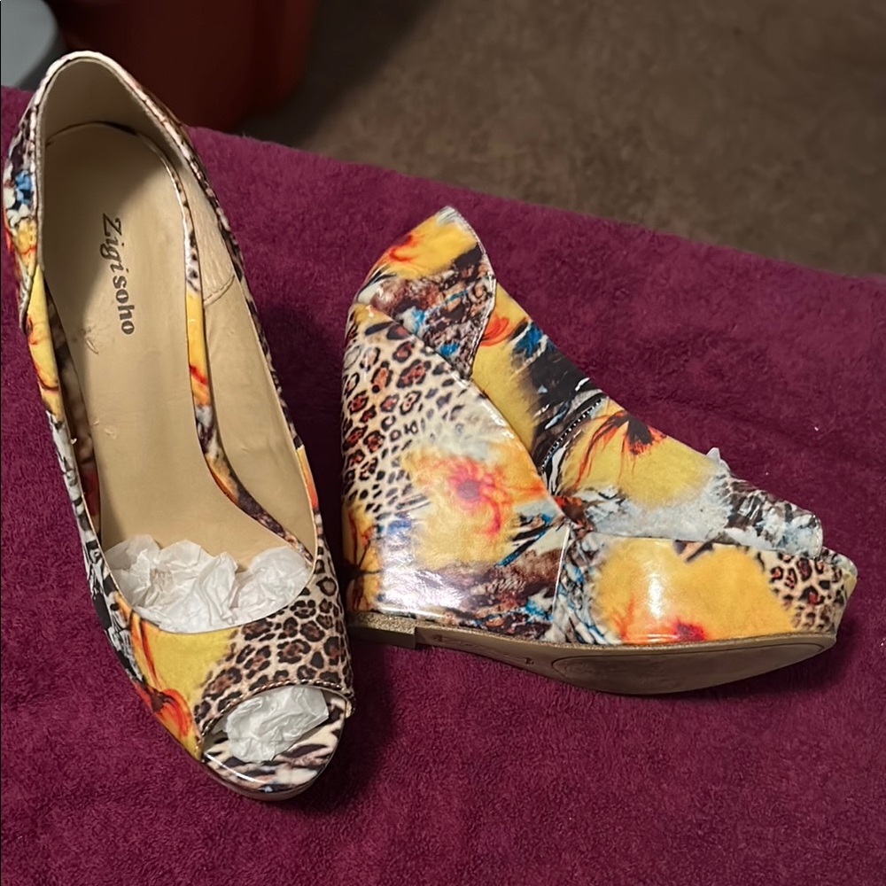 Zigi Soho Women's Multicolor Peep Toe Heels
